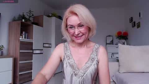 Snapshot of jasmin18v chatting on 10-23-25, 06:13 Jasmin room for people 40 online show from 10-23-25, 06:13
