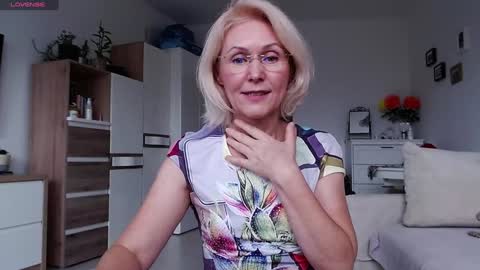 Snapshot of jasmin18v chatting on 11-02-25, 12:40 Jasmin room for people 40 online show from 11-02-25, 12:40