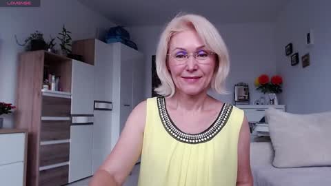 Snapshot of jasmin18v chatting on 11-09-25, 11:41 Jasmin room for people 40 online show from 11-09-25, 11:41