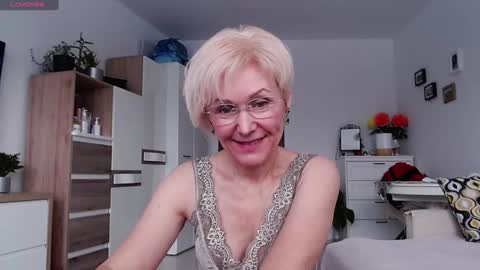 Snapshot of jasmin18v chatting on 11-29-25, 08:39 Jasmin room for people 40 online show from 11-29-25, 08:39