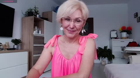 Snapshot of jasmin18v chatting on 11-30-25, 10:08 Jasmin room for people 40 online show from 11-30-25, 10:08