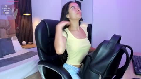 Snapshot of jasmin_adams chatting on 05-15-26, 10:33 Jasmin online show from 05-15-26, 10:33