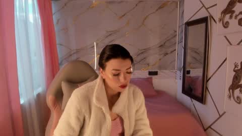 Snapshot of jasmine_hyper_1 chatting on 12-19-24, 02:13 Jas online show from 12-19-24, 02:13