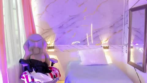 Snapshot of jasmine_hyper_1 chatting on 02-22-25, 08:42 Jas online show from 02-22-25, 08:42