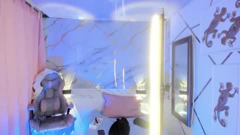 Snapshot of jasmine_hyper_1 chatting on 02-28-25, 09:33 Jas online show from 02-28-25, 09:33