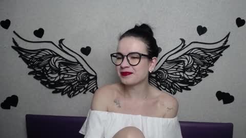 Snapshot of jasminekouch chatting on 10-16-25, 05:36 JasmineKouch online show from 10-16-25, 05:36