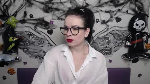 Snapshot of jasminekouch chatting on 10-19-25, 05:24 JasmineKouch online show from 10-19-25, 05:24