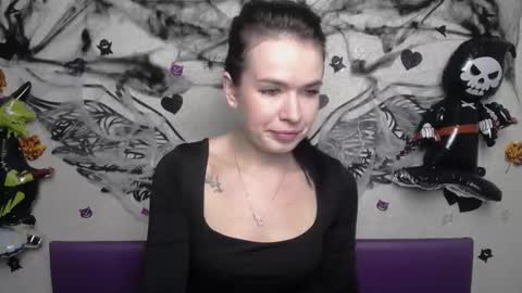 Snapshot of jasminekouch chatting on 10-28-25, 06:28 JasmineKouch online show from 10-28-25, 06:28