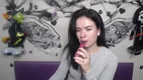 Snapshot of jasminekouch chatting on 11-06-25, 08:43 JasmineKouch online show from 11-06-25, 08:43