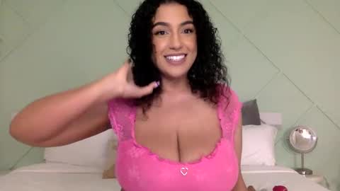 Snapshot of jasminexmarie chatting on 02-05-25, 02:19 Jasmine Marie online show from 02-05-25, 02:19