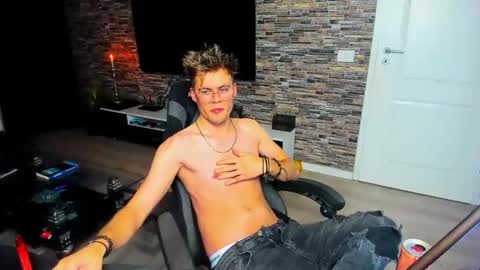 Snapshot of jason_marz chatting on 11-11-25, 10:21 JasoN online show from 11-11-25, 10:21