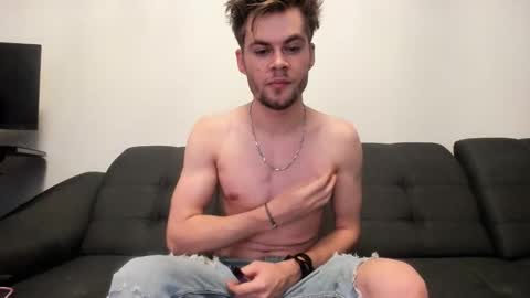 Snapshot of jason_marz chatting on 12-04-25, 03:21 JasoN online show from 12-04-25, 03:21