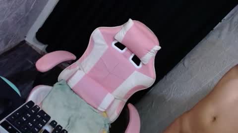 Snapshot of jassiemiles chatting on 12-20-25, 10:33 Jassie online show from 12-20-25, 10:33