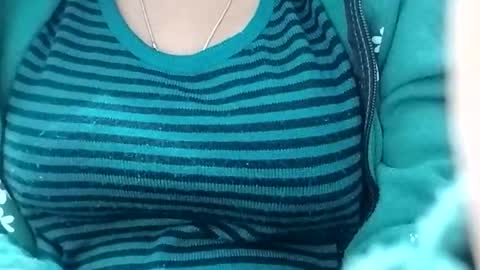 Snapshot of jasspreettt chatting on 12-02-25, 01:44 jasspreettt online show from 12-02-25, 01:44