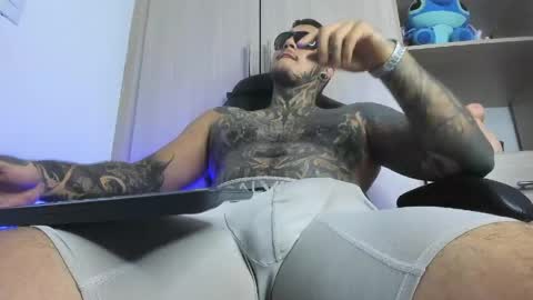 Snapshot of jaxxon22cm chatting on 05-26-26, 08:38 Michael independient model online show from 05-26-26, 08:38