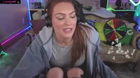 Snapshot of jaybeitsme chatting on 11-28-25, 04:31 JennyBlighe online show from 11-28-25, 04:31