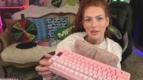 Snapshot of jaybeitsme chatting on 12-21-25, 02:57 JennyBlighe online show from 12-21-25, 02:57