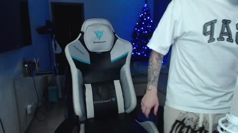 Jayce online show from 12-29-24, 08:11