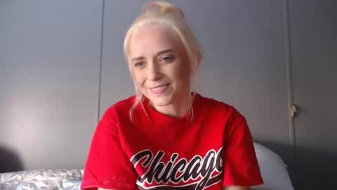 Snapshot of jaydenangel chatting on 01-15-25, 03:39 Blondie Queen Jayden online show from 01-15-25, 03:39