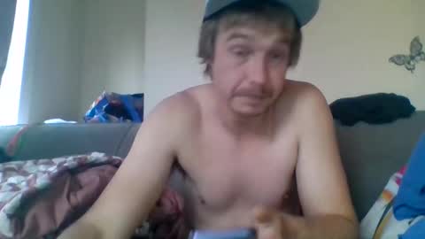 Snapshot of jayjay697 chatting on 12-11-24, 05:04 make me play online show from 12-11-24, 05:04