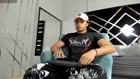 Snapshot of jaytaylorr chatting on 07-22-26, 11:35 Jay Taylor online show from 07-22-26, 11:35
