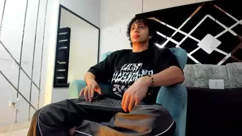 Snapshot of jaytaylorr chatting on 07-23-26, 11:41 Jay Taylor online show from 07-23-26, 11:41