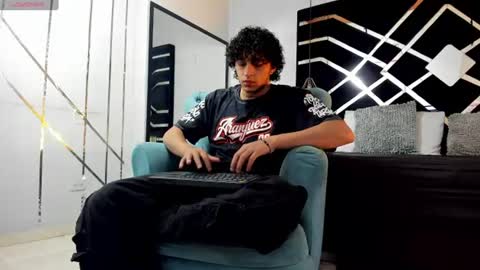 Snapshot of jaytaylorr chatting on 07-24-26, 11:41 Jay Taylor online show from 07-24-26, 11:41