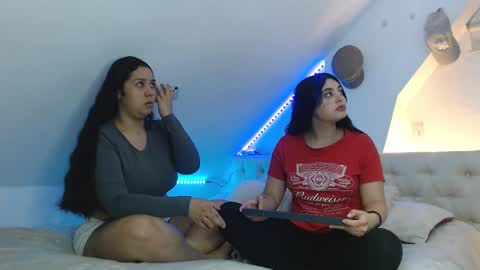 Jazmin and Scarlett online show from 10-17-25, 09:45