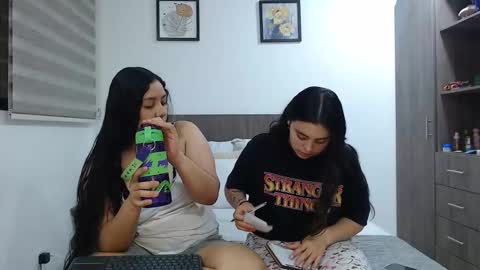 Jazmin and Scarlett online show from 03-04-26, 06:19