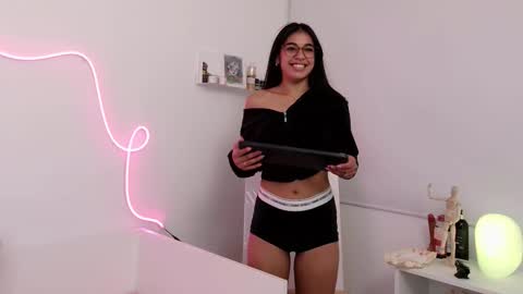 Snapshot of jazmincb chatting on 12-20-25, 12:40 Jazmin online show from 12-20-25, 12:40