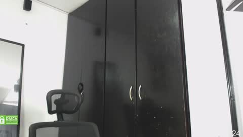 Snapshot of jbunny03 chatting on 12-19-24, 02:23 Lin online show from 12-19-24, 02:23