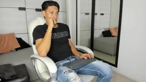 Jean Bllack online show from 10-22-25, 11:10