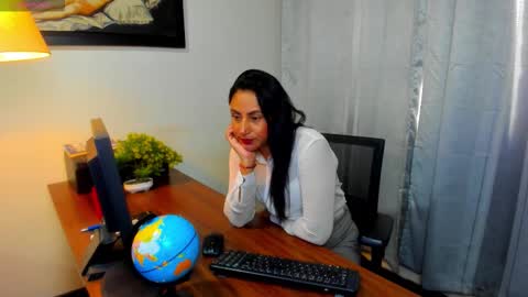 Snapshot of jean_foster chatting on 10-28-25, 06:54 Mistress Jane Foster online show from 10-28-25, 06:54