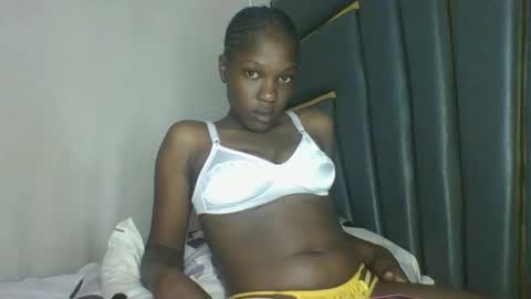 Snapshot of jeanbae4 chatting on 12-17-25, 12:11 jean online show from 12-17-25, 12:11