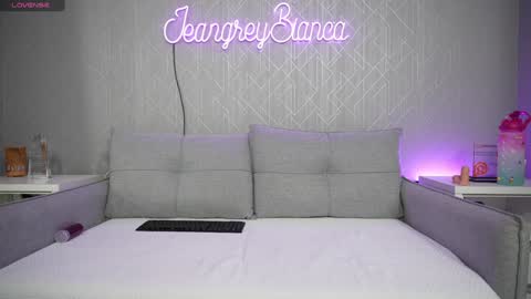 Snapshot of jeangreybianca chatting on 01-28-25, 11:50 Bianca online show from 01-28-25, 11:50