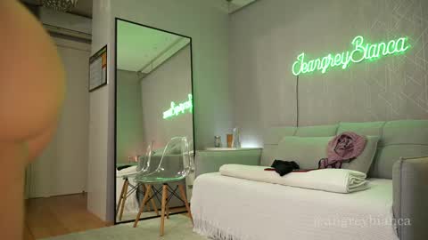 Snapshot of jeangreybianca chatting on 02-18-25, 10:25 Bianca online show from 02-18-25, 10:25