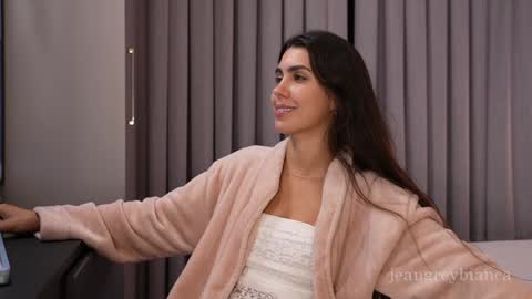 Snapshot of jeangreybianca chatting on 10-09-25, 08:18 Bianca online show from 10-09-25, 08:18