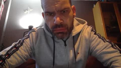 Snapshot of jediknight2 chatting on 01-04-25, 04:00 Matt online show from 01-04-25, 04:00