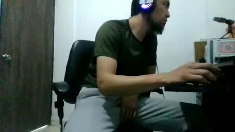 Snapshot of jeff12012 chatting on 11-17-25, 09:09 Jeff12012 online show from 11-17-25, 09:09