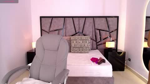 jeinnovemontenegr0 online show from 03-25-26, 11:49