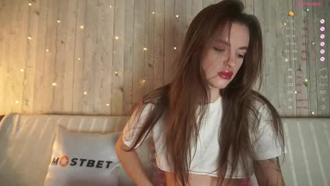 Snapshot of jelli_jennifer chatting on 01-08-25, 11:21 follow me on  online show from 01-08-25, 11:21