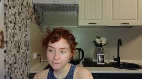 Snapshot of jelly_cherry chatting on 02-14-25, 04:37 Emily online show from 02-14-25, 04:37