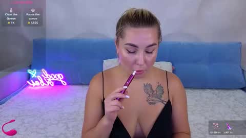Snapshot of jemalia chatting on 09-22-25, 01:02 Alice online show from 09-22-25, 01:02