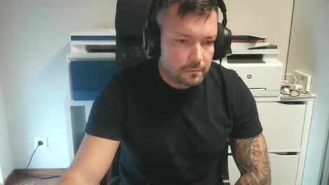 jendin_ online show from 12-15-25, 09:46