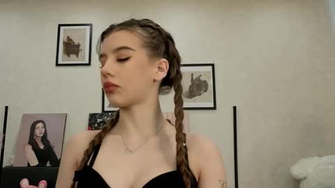 Snapshot of jenie_fire chatting on 05-31-26, 01:29 Dolly online show from 05-31-26, 01:29