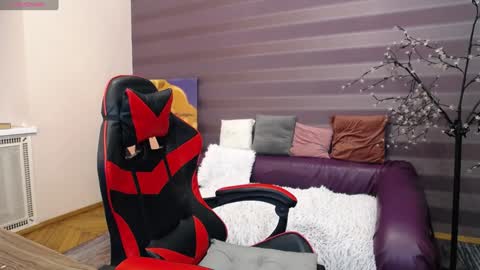 Snapshot of jeniferstone chatting on 01-26-25, 06:49 Kira online show from 01-26-25, 06:49