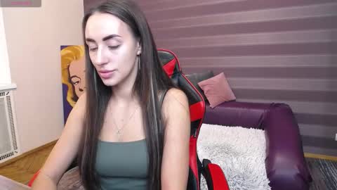 Snapshot of jeniferstone chatting on 09-24-25, 07:55 Kira online show from 09-24-25, 07:55