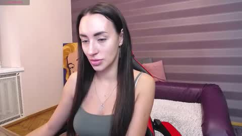 Snapshot of jeniferstone chatting on 10-20-25, 06:36 Kira online show from 10-20-25, 06:36