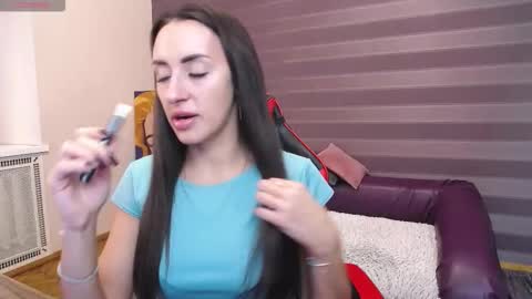 Snapshot of jeniferstone chatting on 10-28-25, 07:56 Kira online show from 10-28-25, 07:56