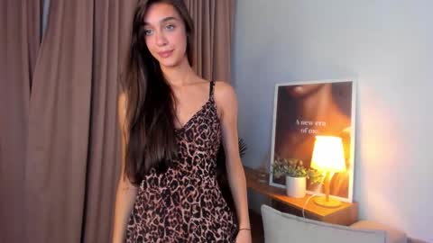 Snapshot of jenifferr_star chatting on 09-21-25, 08:32 Elli online show from 09-21-25, 08:32